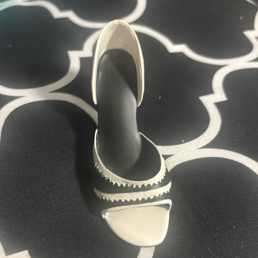 Just The Right Shoe miniature